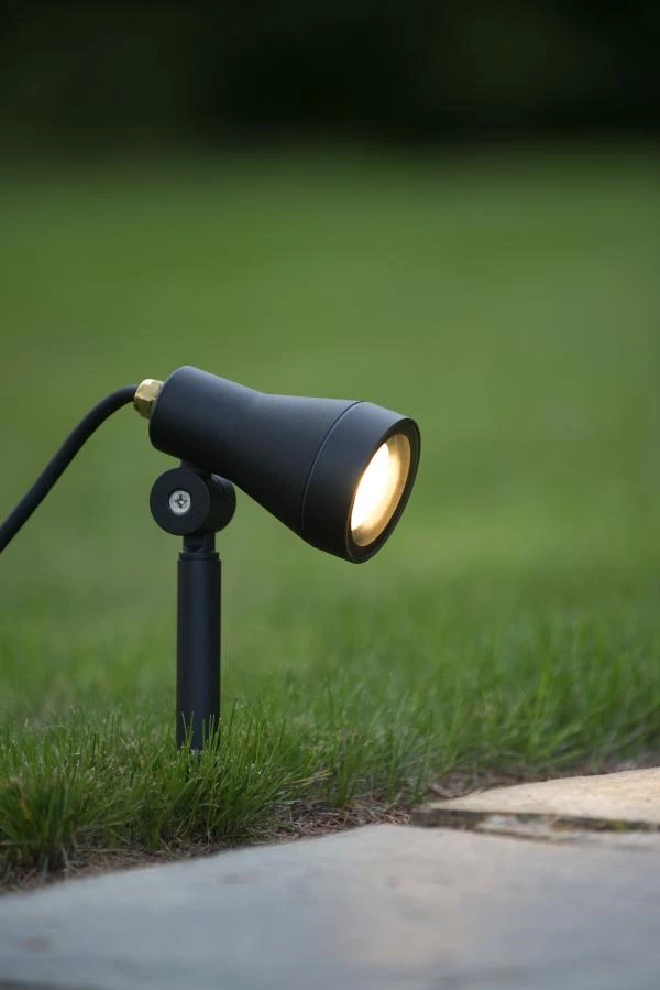 Lucide SPIKE - Garden spotlight - Ø 6,5 cm - LED Dim. - GU10 - 1x5W 3000K - IP54 - Black - atmosphere 1